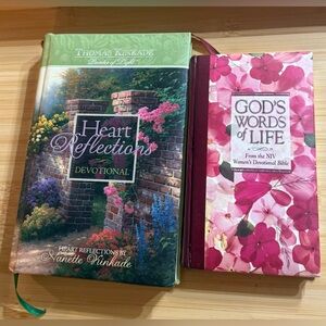 Thomas Kinkade Heart Reflections Devotional & God’s Words of Life Devotion Bible